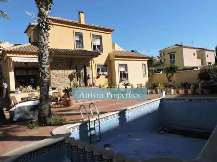 Stunning 4-Bedroom Villa with Pool in Torrevieja