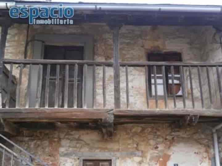 Charming Fixer-Upper in Fuentes Nuevas, Ponferrada