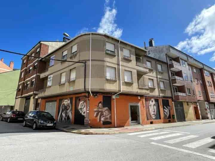 Spacious 3-Bedroom Apartment in High Zone Ponferrada