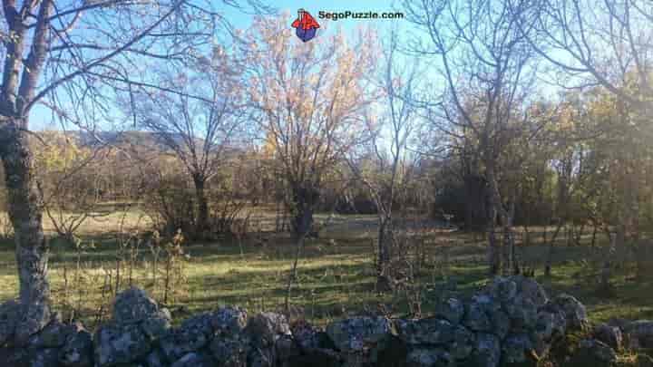 Rural Gem in Sotosalbos, Segovia - Expansive 3,650 m2 Lot with Scenic Views