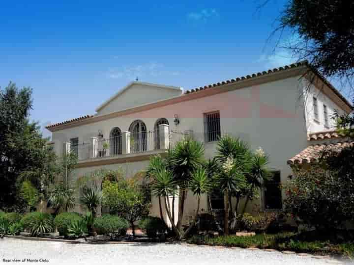 Monte Cielo: Stunning Spanish Colonial Home mit atemberaubenden See Ansichten in Axarquía