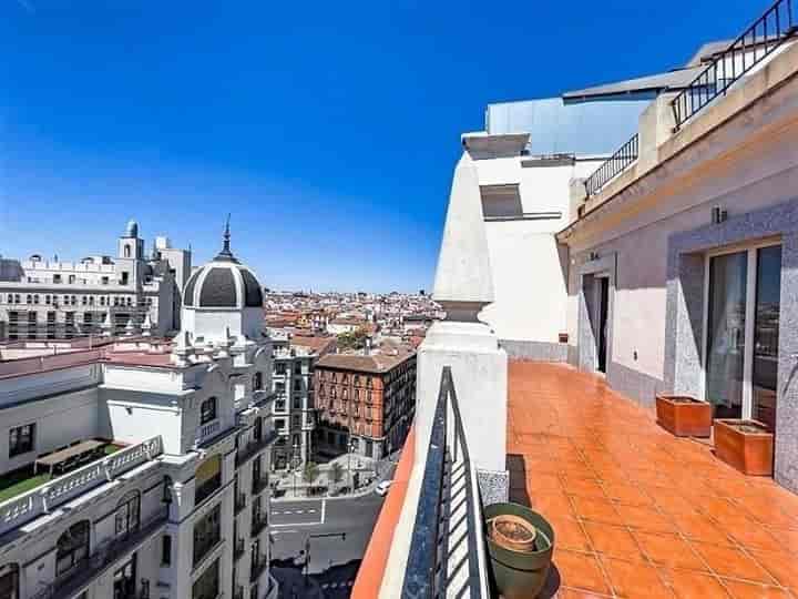 Stunning Penthouse in Central Madrid - Your Dream Urban Escape