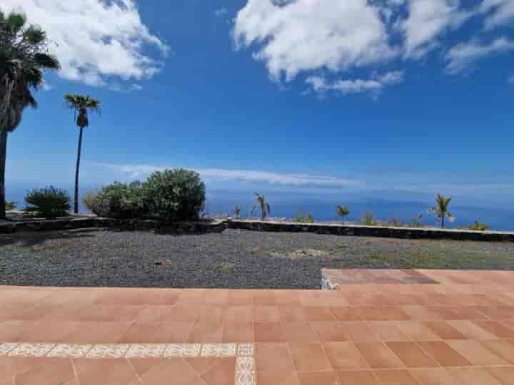 Luxury Villa for Sale in Taucho with Unobstructed Sea Views