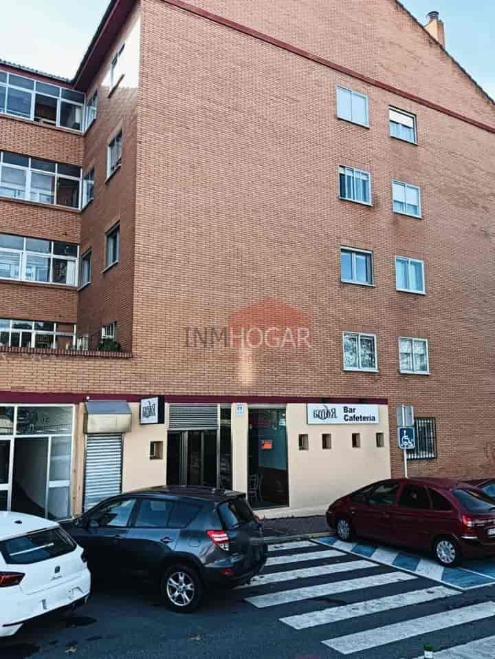 Spacious 3-Bedroom Apartment in the Heart of Universidad, Ávila