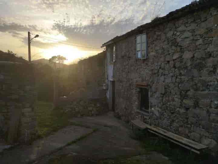 Spacious Fixer-Upper in Lg Montefaro, Valdoviño, A Coruña