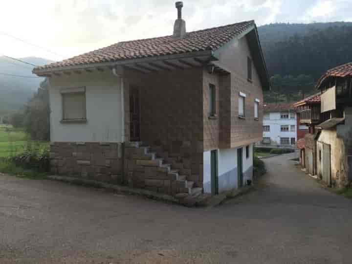 Charming Rural Home Near Pravia with Hórreo and Renovation Potential