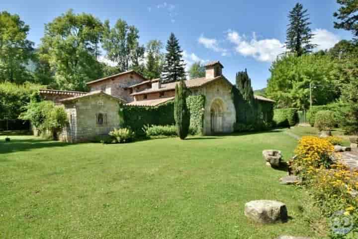 Charming Farmhouse Retreat in Camprodón, Girona