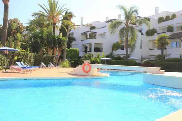Splendido appartamento al piano terra con giardino ad Alhambra Del Mar, Marbella