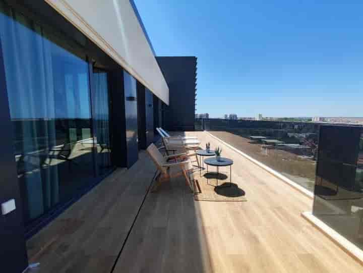 Luxurious 3-Bedroom Penthouse in Tetuán, Madrid