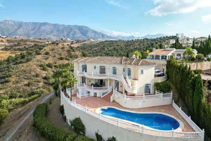 Stunning Frontline Golf Villa in Mijas Golf, Costa del Sol