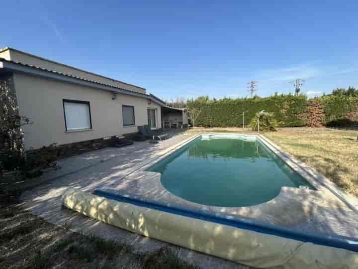 Charming Finca with Pool & BBQ Zone in Corella, Navarra