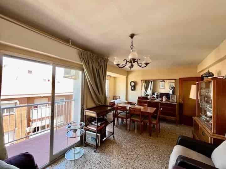 Bright 4-Bedroom Apartment in Raval, Valencia