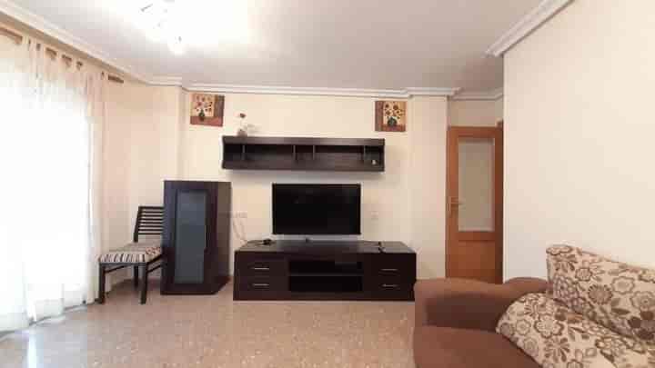 Cozy 3-Bedroom Apartment in Villena – Move-In Ready!