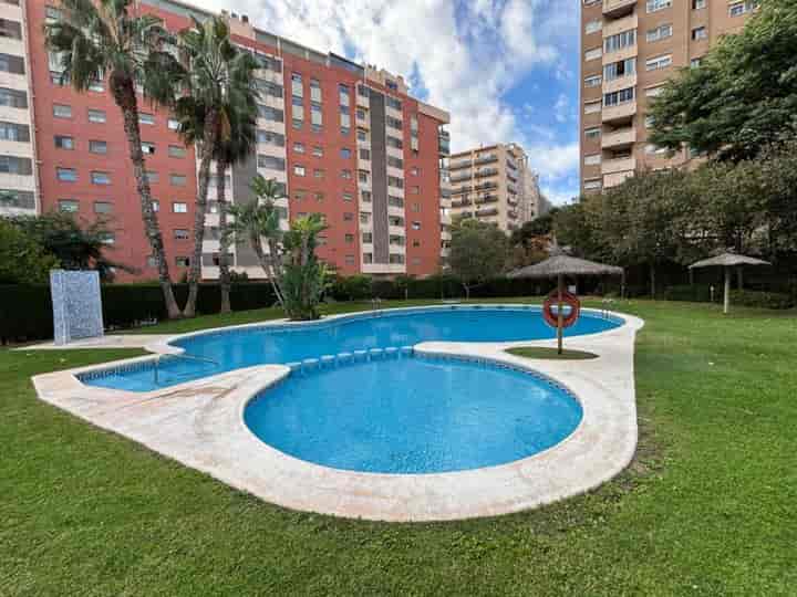 Spacious Family Apartment with Pool in Pau II, Alicante