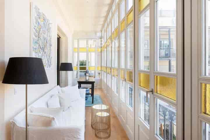 Stylish 3-Bedroom Apartment in Eixample Dreta, Barcelona