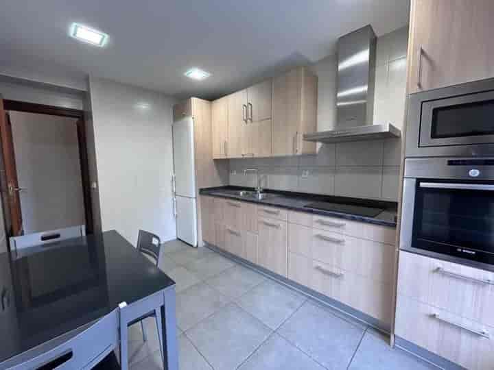 Spacious 4-Bedroom Apartment in the Heart of Ansoáin