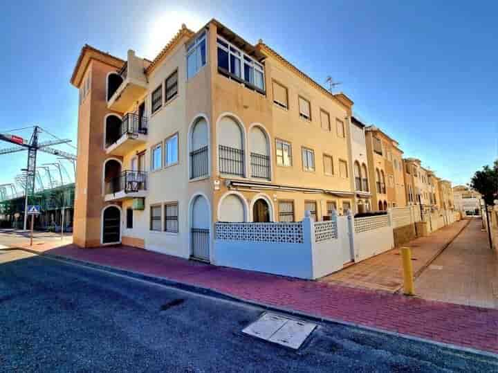 Top-Floor Bungalow in El Paraíso, Steps from Los Náufragos Beach