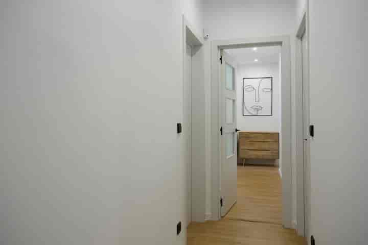 Chic 3-Bedroom Apartment in Nova Esquerra de l’Eixample, Barcelona - Short-Term Rental Available!