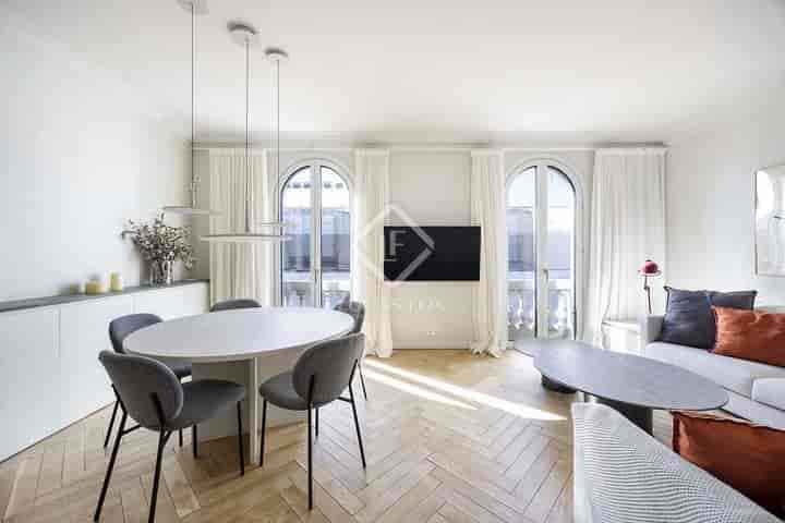 Stunning 3-Bedroom Apartment in Galvany, Barcelona