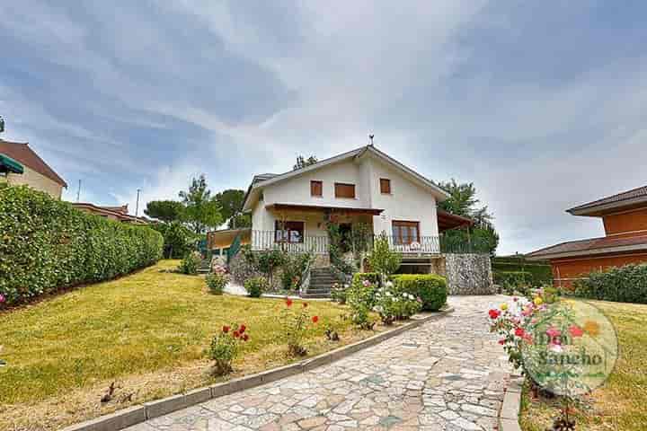 Charming 3-Story Chalet in Laguna de Duero - La Corala Neighborhood