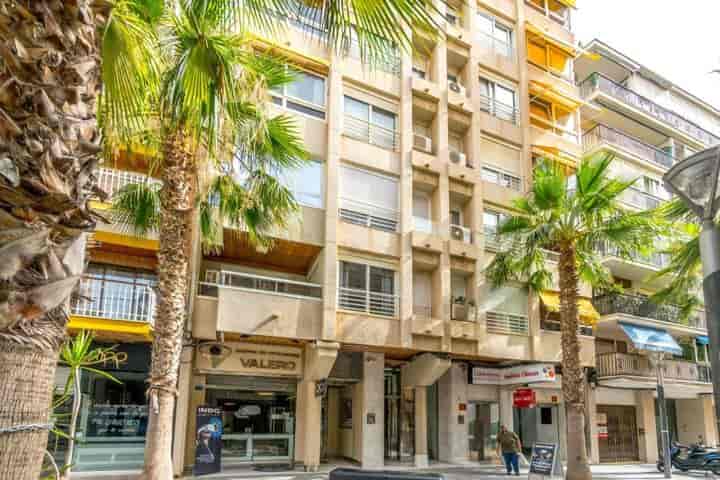 Spacious Flat Just Steps from Torrevieja Marina