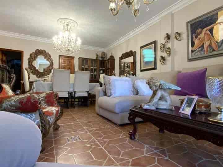 Spacious 4-Bedroom Detached House in the Heart of La Victoria