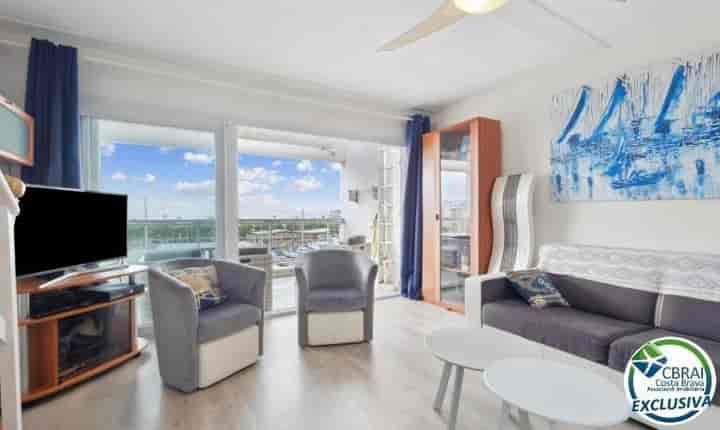 Stunning Duplex Penthouse with Sea Views in Empuriabrava