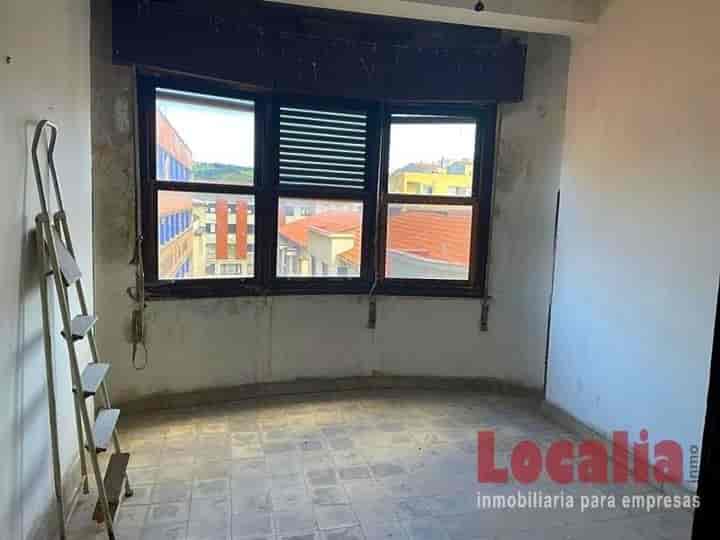 Spacious Fixer-Upper in Central Torrelavega – Perfect for Investors!