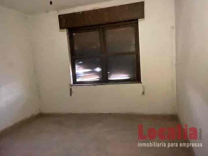 Bright Potential: Renovation-Ready 165 m² Apartment in Torrelavega