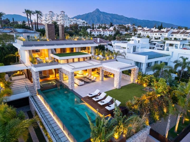 Stunning Modern Villa in Nueva Andalucía