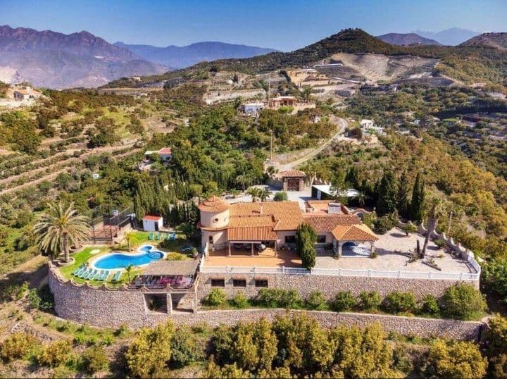 Luxurious Villa in Motril - Your Tropical Paradise Awaits!