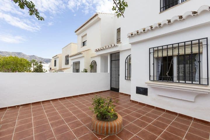 Charming Townhouse in Velilla Park, Almuñécar - Steps from the Beach!