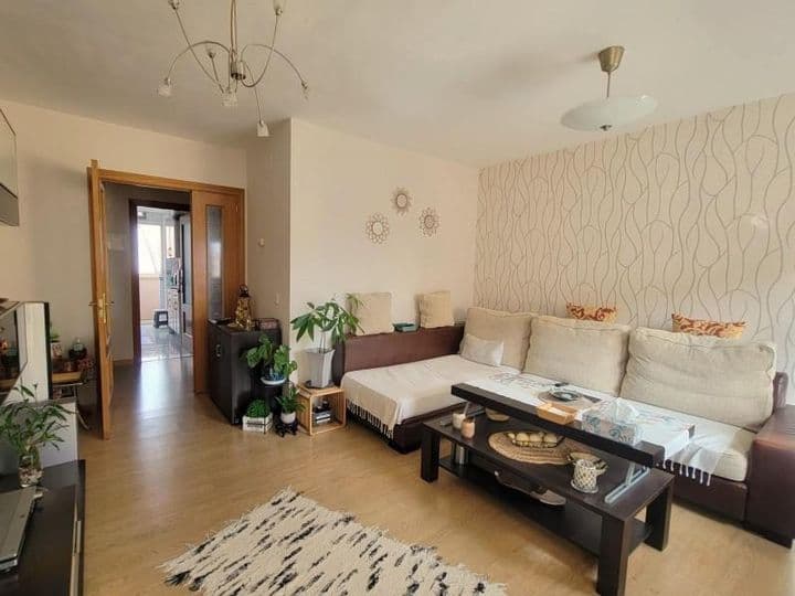 Sunny 3-Bedroom Apartment in Los Rosales, Villaverde