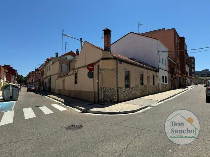 Charming Fixer-Upper in Valladolid's Pajarillos Neighborhood