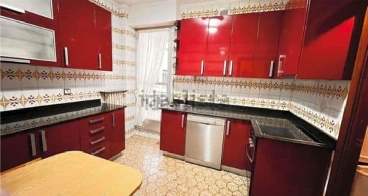 Spacious 4-Bedroom Apartment Near Gran Via