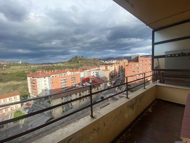 Spacious 3-Bedroom Flat in Quiet Bilbao - Amazing Views!