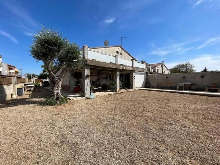 Charming Corner House with Garden in Les Forques, Vilafranca