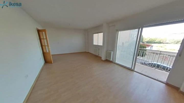 Spacious 3-Bedroom Apartment in Constitución, Madrid