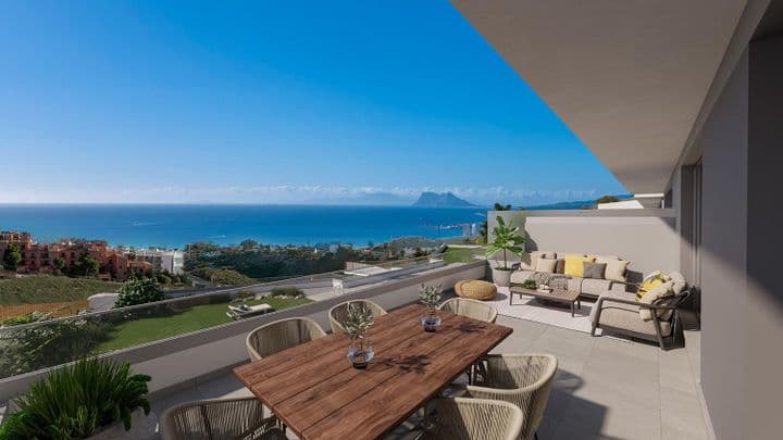 Panoramic 3-Bedroom Townhouse in Bahia de las Rocas, Near Torreguadiaro