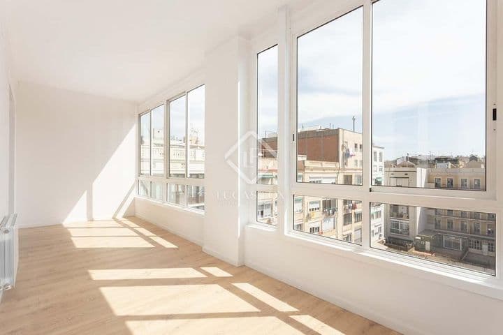 Stunning Renovated Apartment in Eixample Right, Barcelona