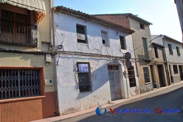 Spacious Fixer-Upper in Caudete, Albacete – A Canvas for Your Dreams!