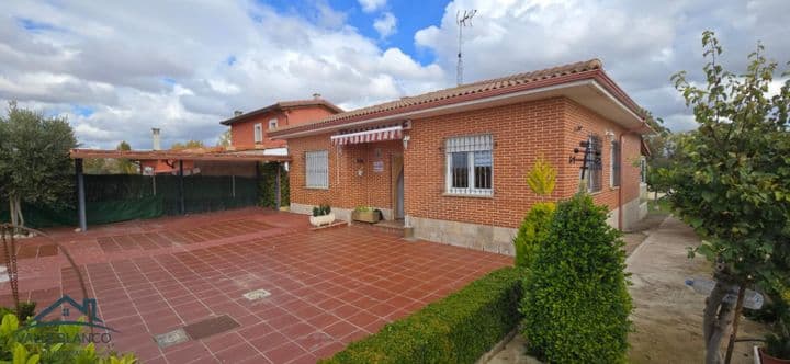 Charming Independent Chalet in Villanoño, Burgos - Your Peaceful Retreat!