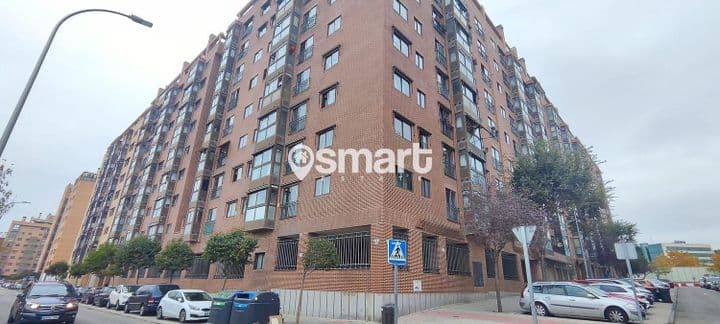 Charming 3-Bedroom Apartment on Yeseros Street, Madrid