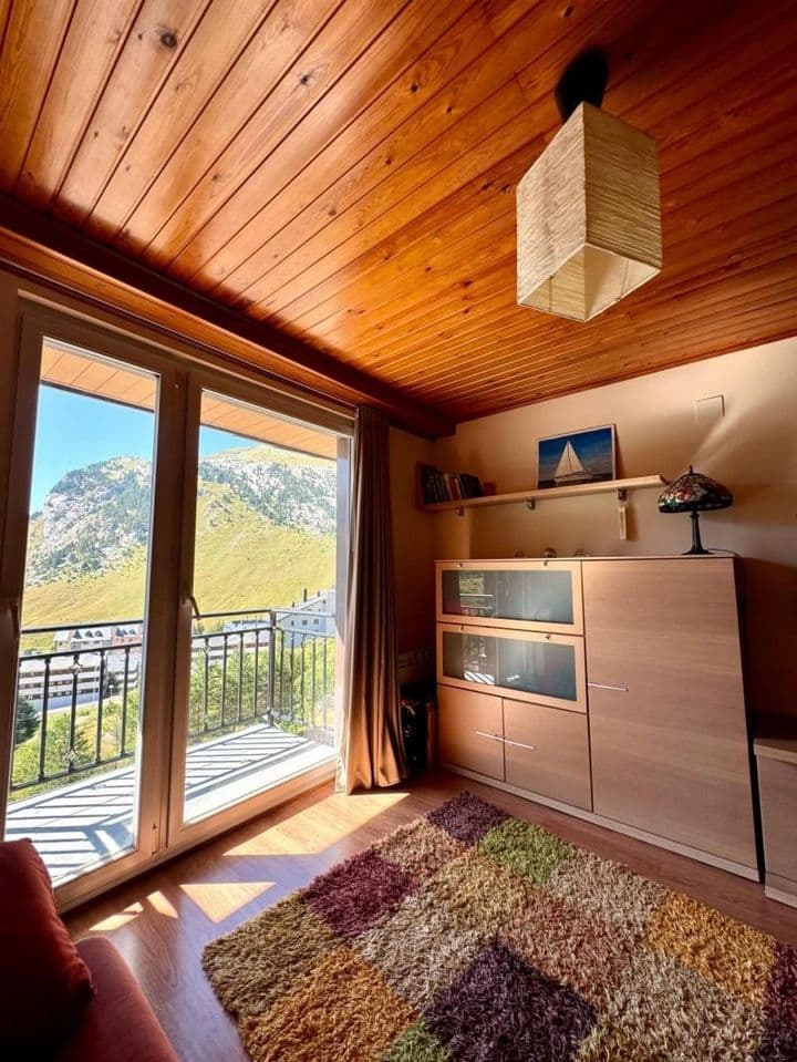 Charming Apartment in Candanchú - Your Gateway to Skiing and Adventure