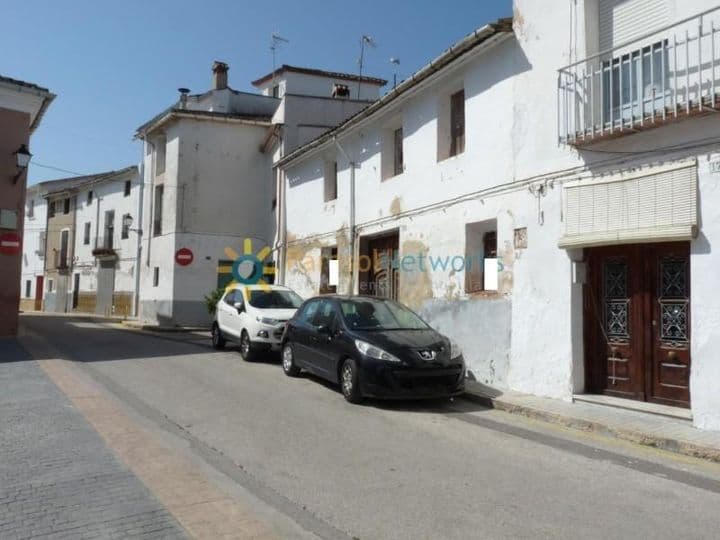 Charmant Fixeur-Upper à Albaida avec Garage et Double Street Access