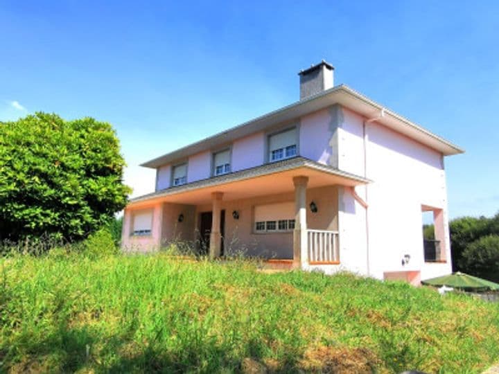 Spacious Family Home in Ferrol - Your Dream Oasis Awaits!