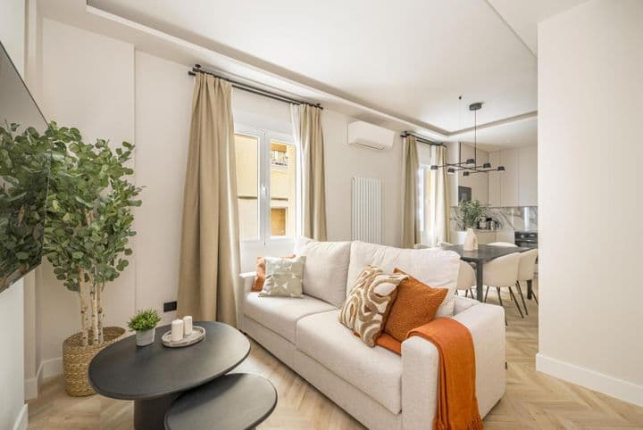 Stunning 3-Bedroom Apartment in Salamanca, Madrid