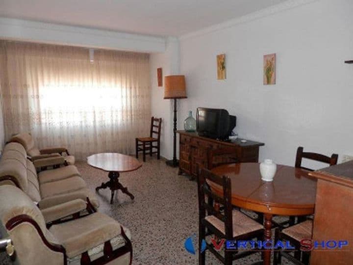 Charming 4-Bedroom Apartment with Garage in Caudete, Albacete