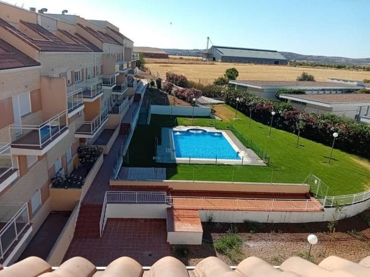 Sunny 2-Bedroom Apartment with Pool in Pozuelo de Calatrava