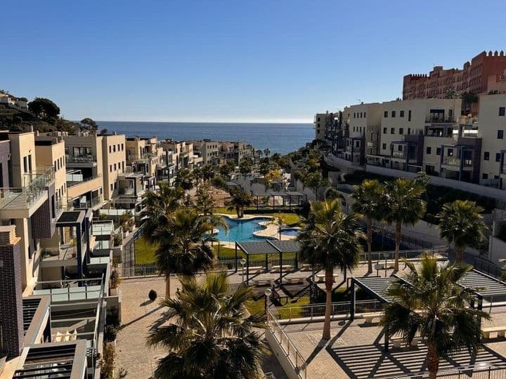 Perfect Playa de Cabriá Getaway: Spacious 3-Bedroom Apartment